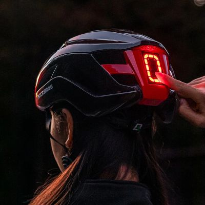 4. Rockbros ZK-077 Fahrradhelm mit integrierter multidirektionaler Beleuchtung, Größe 57–61 cm – Schwarz