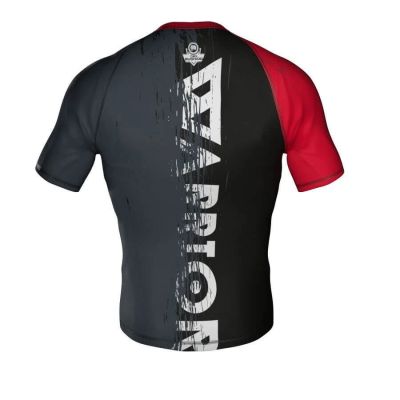5. Der Kompressions-Rashguard „Wolf“ besteht aus DBX MORE DRY XL-Material.