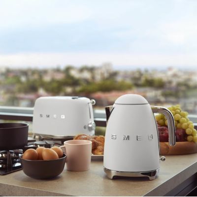 48. SMEG CLF03WHMEU Wasserkocher