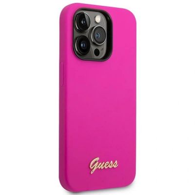 4. Guess Silikonhülle mit Vintage-Goldlogo für iPhone 14 Pro – Fuchsia