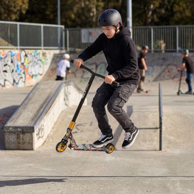 2. HS221 SPIDER TRICK SCOOTER NILS EXTREME