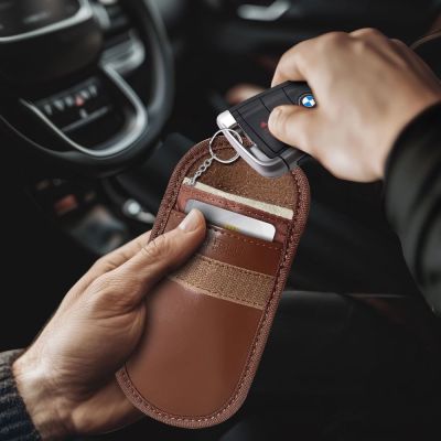 5. Tech-Protect KLR100 RFID-blockierendes Autoschlüsseletui – braun