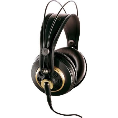 12. AKG K240 Studio – Ohraufliegender, halboffener Studio-Kopfhörer