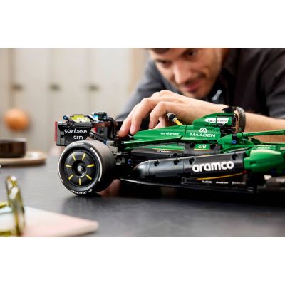 23. LEGO Technic 42240 - Aston Martin Aramco AMR25 Formel-1-Rennwagen