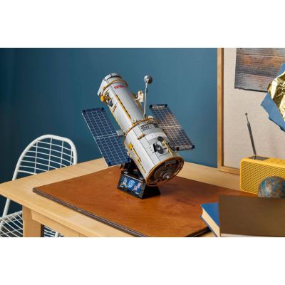 21. LEGO Icons 11382 - Hubble-Weltraumteleskop