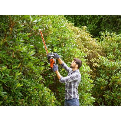 10. Black & Decker BEHTS451 Elektrische Heckenschere mit Doppelklinge, 550 W, 2,65 kg