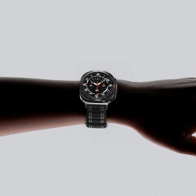 13. Spigen WBF0 Armband für Samsung Galaxy Watch Ultra 47 mm – Schwarz