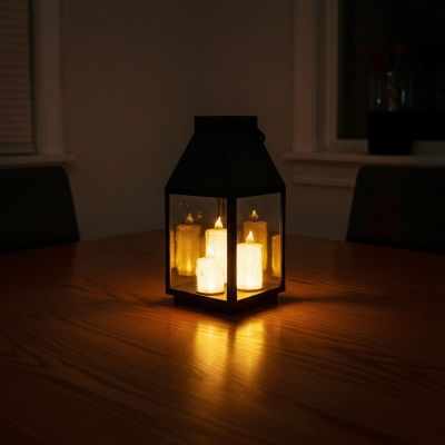 12. Dekorative Laterne mit 3 Kerzen