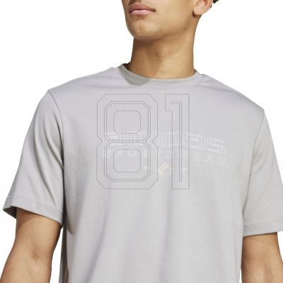 5. adidas Tech Linear Graphic T-Shirt M IY0728