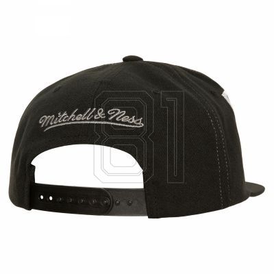 2. Mitchell & Ness Varsity Bust Snapback Brooklyn Nets HHSS6461-BNEYYPPPBLCK