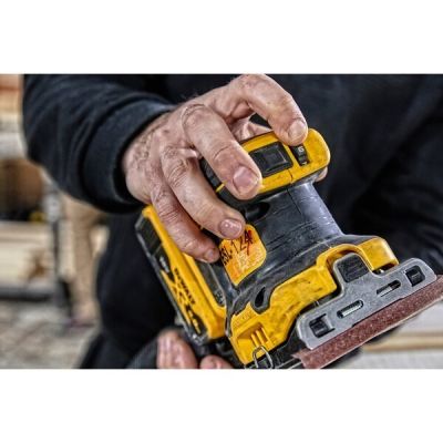 13. 18V DCW200NT DEWALT Exzenterschleifer