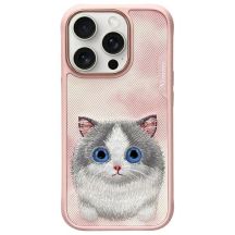 Nimmy Big Eyed Pet 2.0 Katzenhülle für iPhone 16 Pro, Rosa