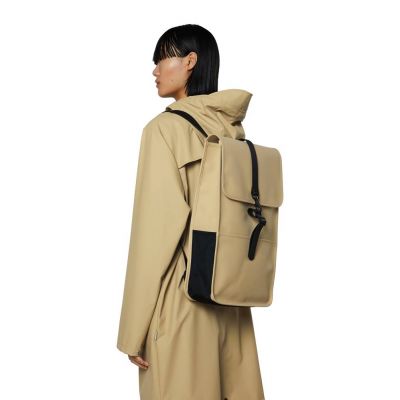 4. Rains wasserdichter Rucksack 48x30x12cm 13L 12200 24