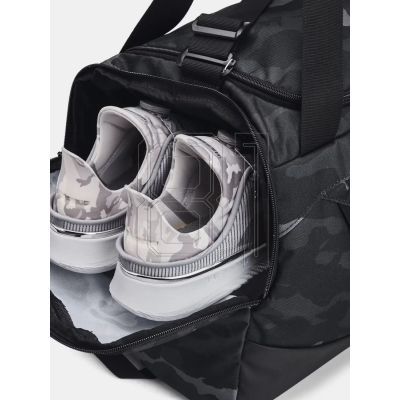 7. Under Armour 1369223-010 Sporttasche