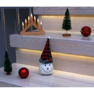 8. Dekorativer Schneemann, 20 cm, mit rot-schwarz karierter Mütze