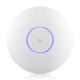 25. Ubiquiti UniFi U7 Pro Max Access Point Wi-Fi 7 2,4 GHz (2x2)/5 GHz (4x4)/6 GHz (2x2) PoE+ 1x2,5 G