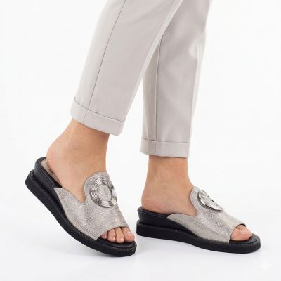 5. Silberne Damen-Flip-Flops mit niedrigem Keilabsatz M.Daszyński MR2267-7