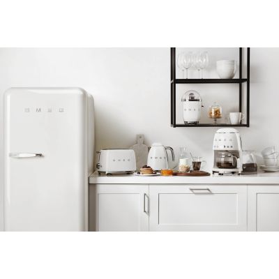SMEG DCF02WHEU Kaffeemaschine