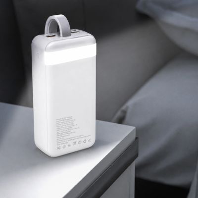 5. Wozinsky W8-W 30000mAh 30W Powerbank mit 2x USB-A und USB-C Anschlüssen und Taschenlampe – Weiß