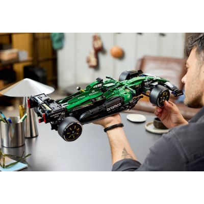 18. LEGO Technic 42240 - Aston Martin Aramco AMR25 Formel-1-Rennwagen