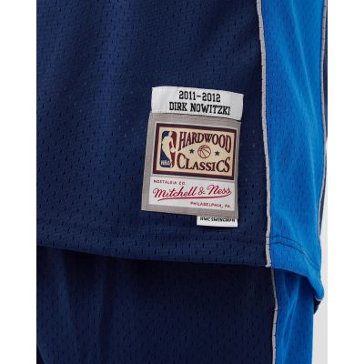 7. Mitchell & Ness NBA Swingman Dallas Mavericks Dirk Nowitzki M T-Shirt SMJY1148-DMA11DNOASBL