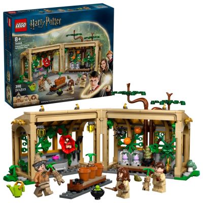11. LEGO Harry Potter 76445 Schloss Hogwarts: Kräuterkundeunterricht
