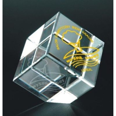 3. Gravierte Glastrophäe mit Vitrine + Farbfüllung