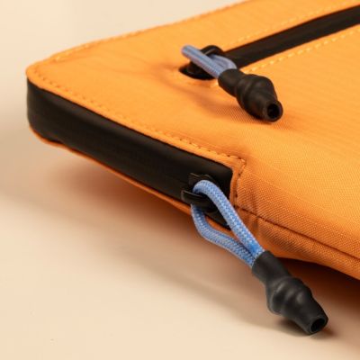 3. Native Union Ultralight Sleeve Schutzhülle für Macbook 14" (Apricot Crush)