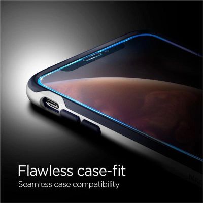 3. Spigen Glass FC gehärtetes Glas mit schwarzem Rahmen für iPhone X/XS/11 Pro