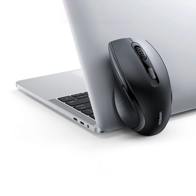 10. Ugreen Kabellose ergonomische optische Maus – Schwarz