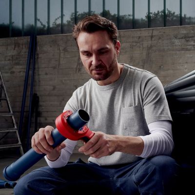 34. Knipex 90 23 01 BK Handrohrschneider