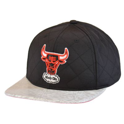 Mitchell & Ness NBA Diamond Base HWC Chicago Bulls Cap - HHSS3182-CBUYYPPPBLCK