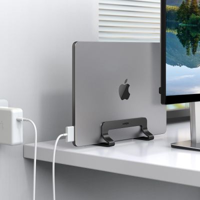 6. Ugreen Vertikaler Ständer aus Aluminium für MacBook, Laptop, Tablet, Silber (20471 LP258)