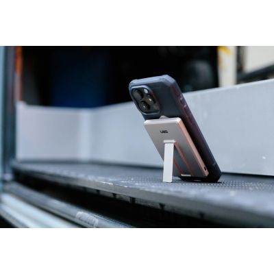 8. UAG Ultra Slim 5K Powerbank - 5000 mAh Powerbank mit Ständer, 10W kabelloses Laden, MagSafe kompatibel, Kabel im Lieferumfang enthalten (Titan)