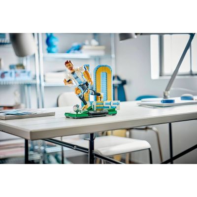 9. LEGO Editions 43015 – Lionel Messi – Fußballlegende