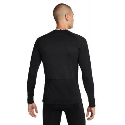 2. Nike Pro Warm T-Shirt M FB7982-010