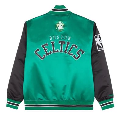 2. Mitchell & Ness NBA Boston Celtics Primetime Schwergewichts-Satinjacke Vintage Logo Celtics M JK8453-BCEKYGN