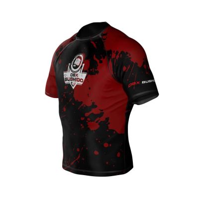 3. Das Kompressions-Rashguard „Blood“ besteht aus DBX MORE DRY M-Material.