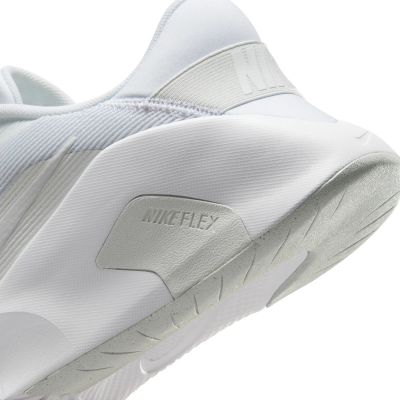 9. Nike Herren-Trainingsschuhe HV9972-100