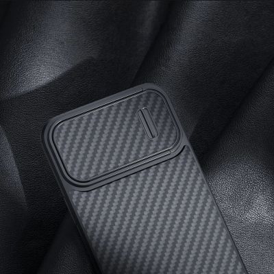 11. Nillkin Synthetic Fiber S Case iPhone 14 Pro Max Hülle mit Kameraabdeckung, schwarz