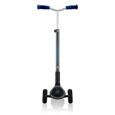 9. Globber Master Prime 3-Rad-Scooter / Schwarz - Marineblau 664-100