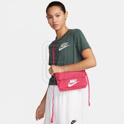 7. Nike Sportswear Revel Umhängetasche CW9300-629