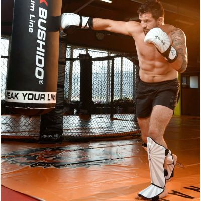 5. M Schienbeinschoner - Japan