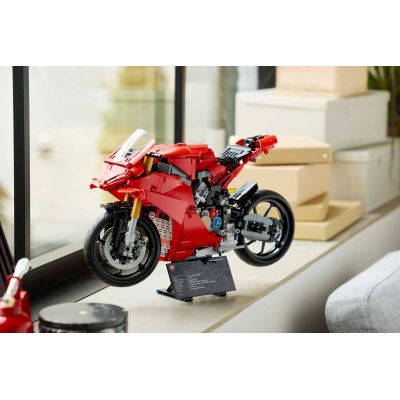10. LEGO TECHNIC 42202 Ducati Panigale V4 S Motorrad