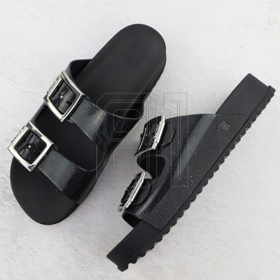 3. Zaxy RR285058 W INT2135C Flip-Flops