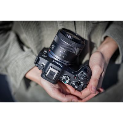 10. Canon EOS R8 - RF 24-50mm Digitalkamera