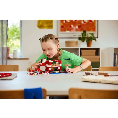 8. LEGO MINECRAFT 21270 Pilz-Kuhhaus