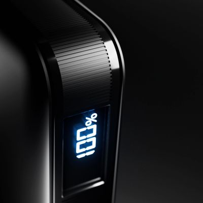 10. SBS HD 10W 5000mAh USB-C Powerbank mit LCD-Display – Schwarz