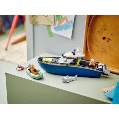 18. LEGO CITY 60456 Verfolgungsjagd mit Polizeiboot