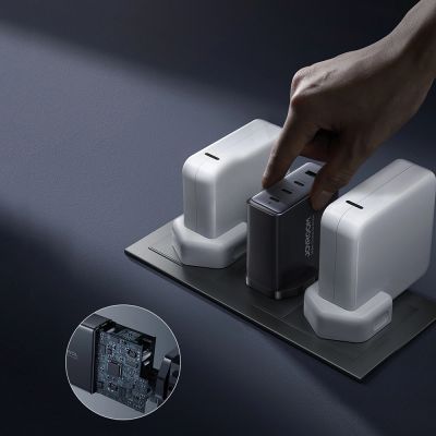 14. GaN-Ladegerät UK Joyroom JR-TCG05UK 140 W 3x USB-C USB-A + USB-C / USB-C-Kabel 240 W 1,2 m